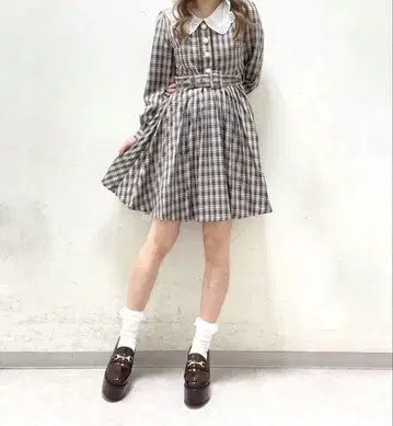 앙크루즈 빅 컬러 플리츠 원피스 브라운