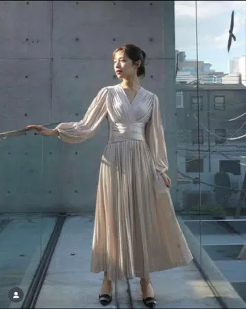 플레어 플리츠 드레스 / 라우베 블랑