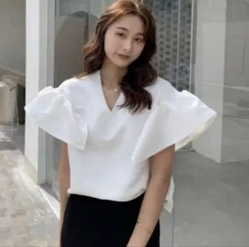 벌스데이 바쉬 Birthday Bush 클리오네 상의 화이트 S