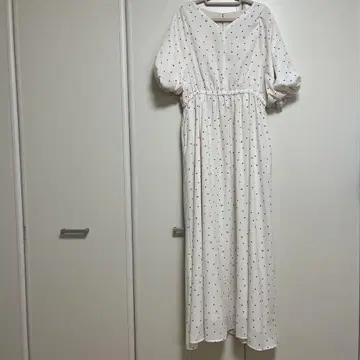 피노 화이트 도트 무늬 반팔 롱 원피스