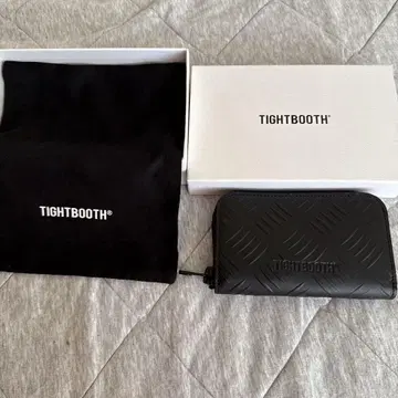 타이트 부스 CHECKERPLATE LEATHER ZIP WALLET