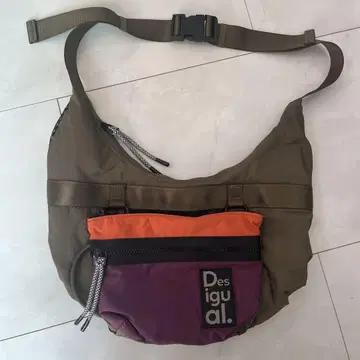 Desigual 숄더백 카키
