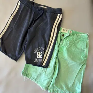 Abercrombie & Fitch 네이비, 민트 그린 숏 팬츠