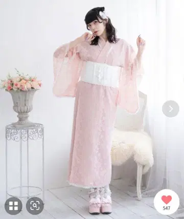 프릴이 달린 핑크 레이스 유카타와 유카타 오비가 포함되어 있습니다.