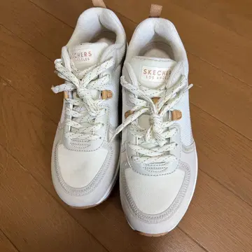 스케쳐스 화이트 스니커즈 25cm