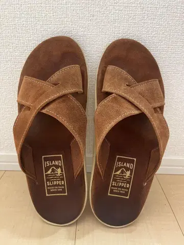 ISLAND SLIPPER 스웨이드 크로스 스트랩 샌들 (27cm)