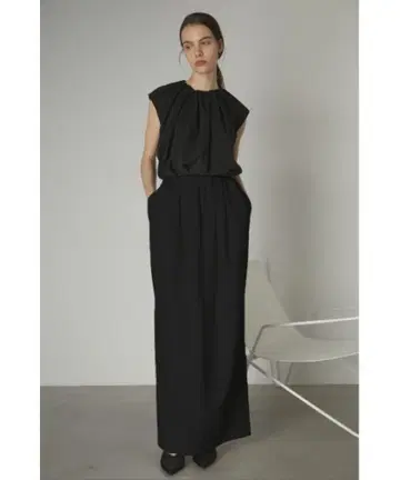 RIM.ARK Waist volume tuck SK 새상품급 블랙