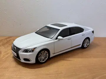 Auto-art 오토 아트 1/18 렉서스 LS 600hL
