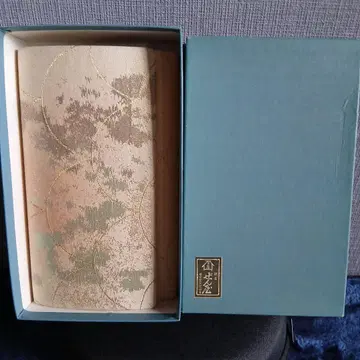 파도 무늬 크림색 장지갑