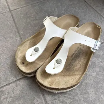 BIRKENSTOCK 화이트 플립플랍