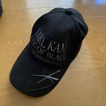 KARL KANI 블랙 캡