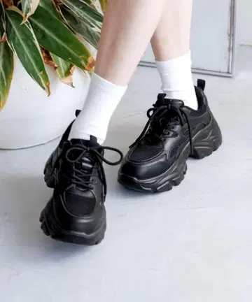 새상품급 로리즈팜 볼륨 스니커즈 M