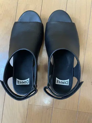 캠퍼 블랙 샌들