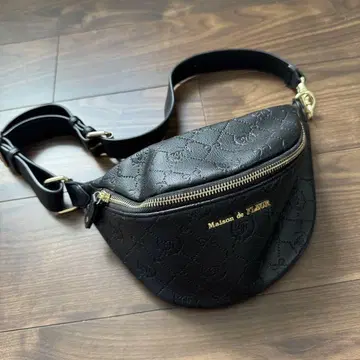 Maison de FLEUR 블랙 바디백