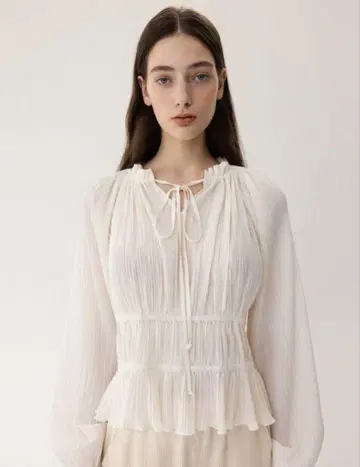 킨더살몬 FW23 시링 블라우스 아이보리