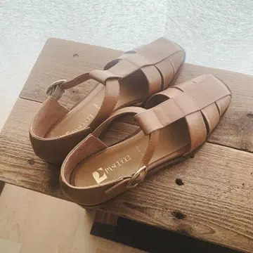 PASCUCCI 파스쿠치 구르카 샌들