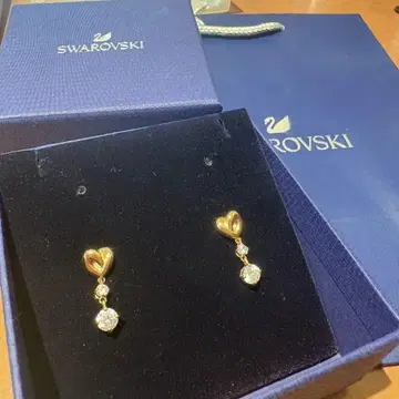 스와로브스키 하트 모양 크리스탈 귀걸이