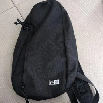 뉴에라 바디백 블랙