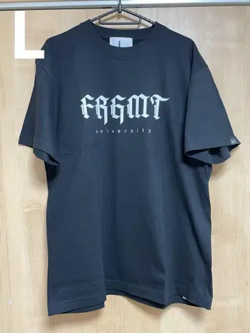 FRGMT universality 티셔츠 블랙
