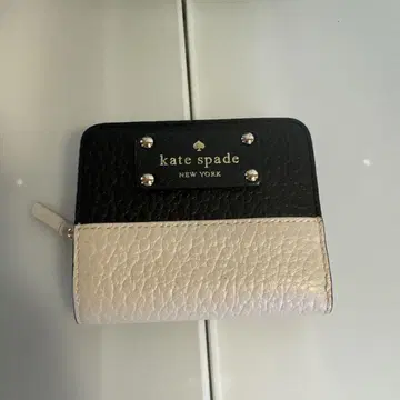 kate spade 접이식 지갑 블랙과 화이트