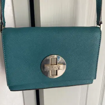 Kate Spade 크로스 바디 플랩 미니 숄더백