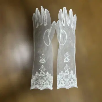 화이트 레이스 웨딩 그로브