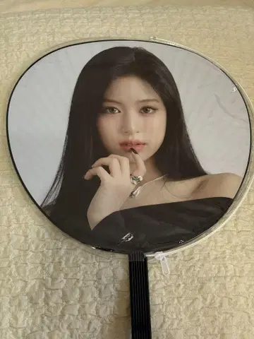 AHYEON BABYMONSTER 부채
