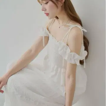 Chico 치코 [미사용 새상품] 프릴 디자인 베어 원피스 원피스