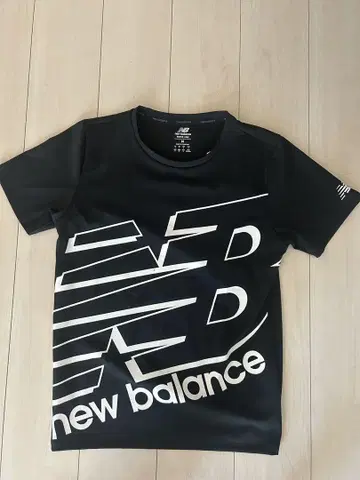 New Balance 블랙 티셔츠 미사용 새상품 택 포함