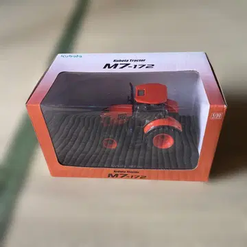 Kubota M7-172 트랙터 미니카 1/32