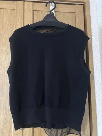 YEVS 프릴이 달린 블랙 슬리브리스 F 사이즈