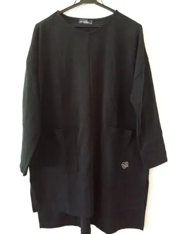 블랙 포켓 부착 긴팔 튜닉