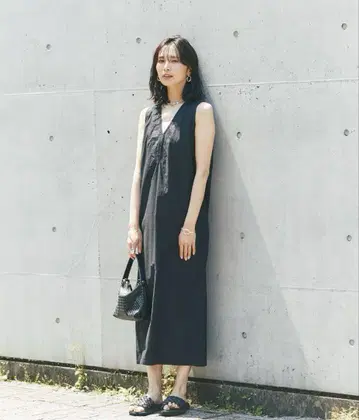 새상품급 beej 백 코쿤 V넥 원피스 블랙 M
