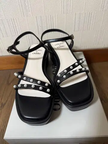 오데뜨 앤 오딜 펄 라이크라 웨지 샌들