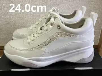 다이애나 스니커즈 24.0cm 화이트