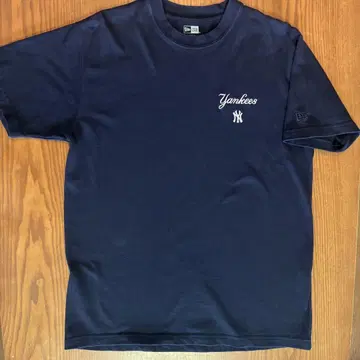 뉴에라 블랙 티셔츠 Yankees M 사이즈