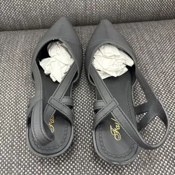 블랙 샌들