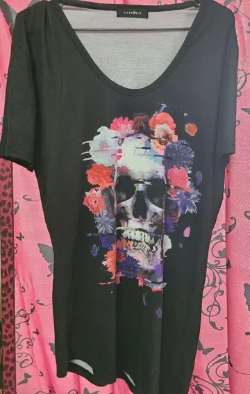 CIVARIZE 스컬 프린트 V넥 티셔츠