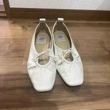 엠마 프란시스 Emma Francis 개더 홀 플랫 펌프스