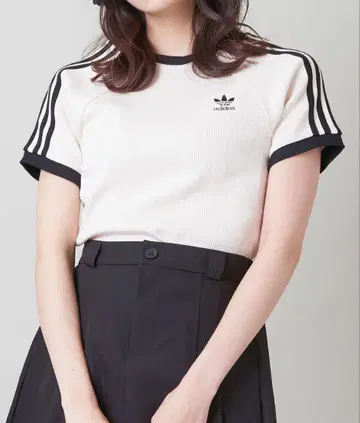 아디컬러 클래식 와플 쓰리 스트라이프 슬림 반팔 티셔츠