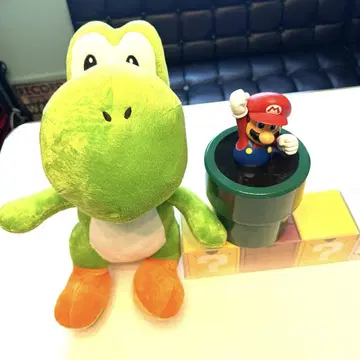 요시 봉제 인형과 마리오 케이스