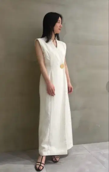 스나이델 snidel 버튼 내로우 원피스 베이지