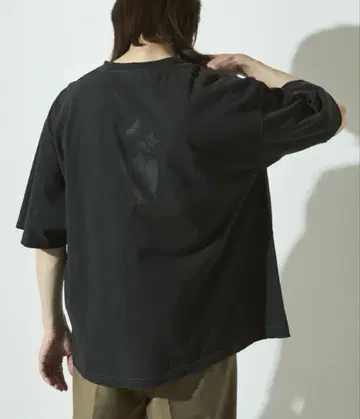새상품 퍼스트 핸드 데미지 티셔츠