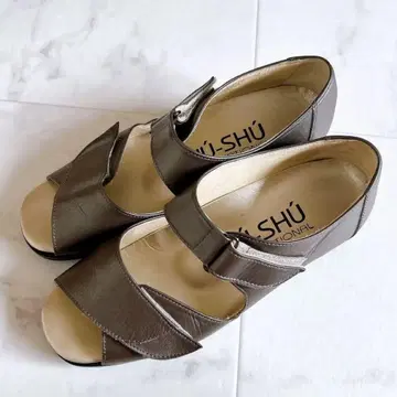 YU SHU 브라운 컴포트 샌들