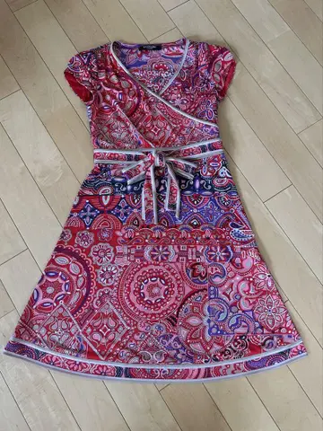 새상품급 레오나르 A라인 무릎 기장 원피스