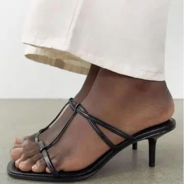 자라 블랙 스트랩 샌들 미들 힐
