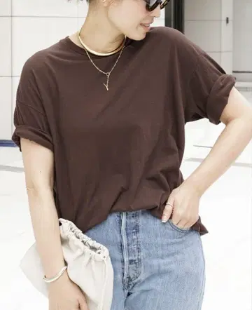 두지엠 클라세 티셔츠 브라운