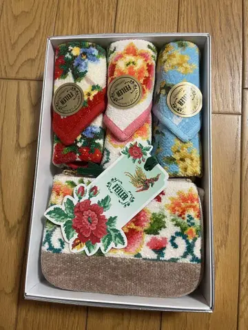 FEILER 꽃무늬 손수건 3장, 파우치 세트