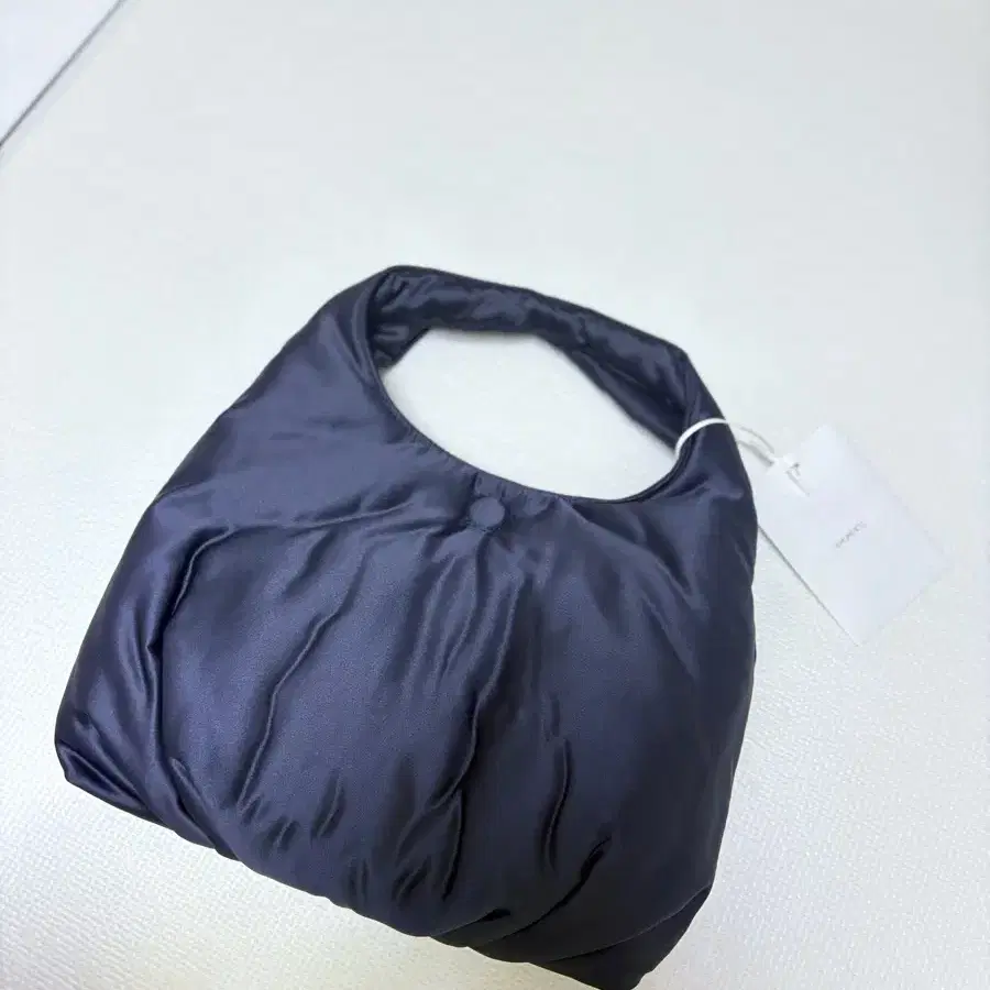【AMOMENTO】23fw SILKY PADDED BAG Amomento Silky Padded Bag in Blue | Lyst Canada