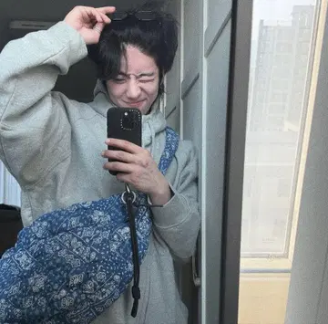 CARYN 페이즐리 숄더백